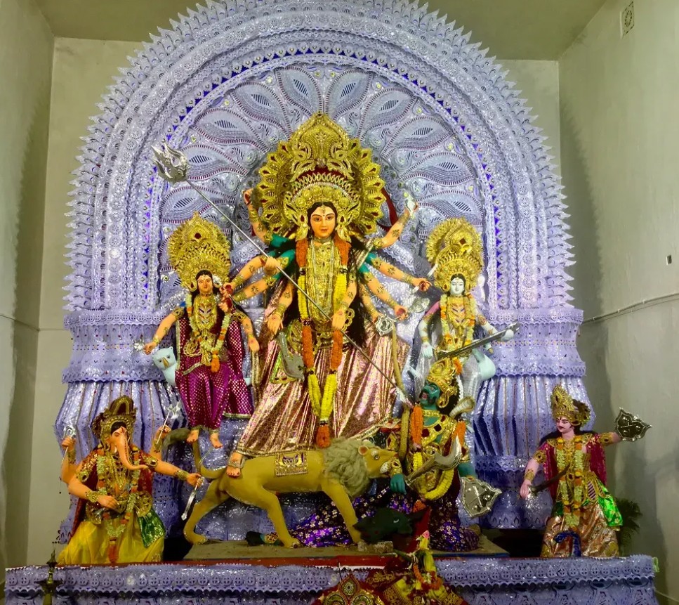 Maa Durga Worshipped In Rare &lsquo;Uttarayan&rsquo; Form At Baramunda Puja Pandal In Bhubaneswar